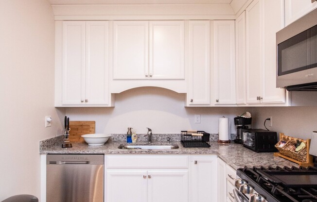 2 beds, 2 baths, 1,000 sqft, $7,800, Unit 4