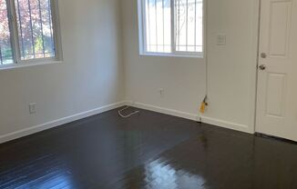 3 beds, 1 bath, $1,995, Unit 1019