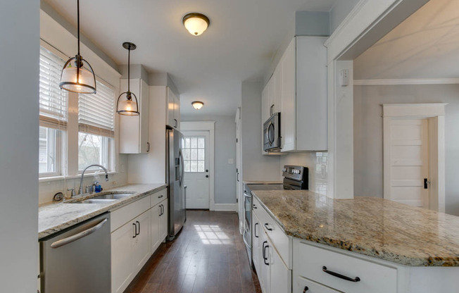 615 W 34 ST