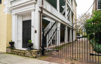 Downtown Cottage- Fully Furnished