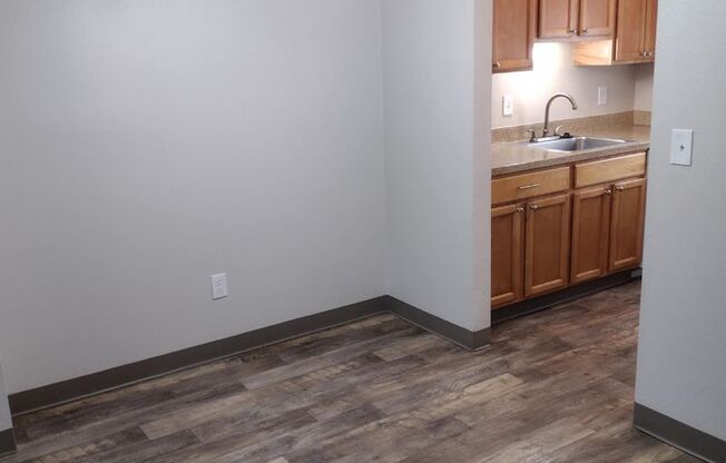 2 beds, 1 bath, 776 sqft, $1,495, Unit 052