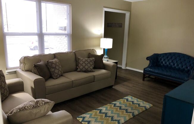 2 beds, 1 bath, 850 sqft, $995