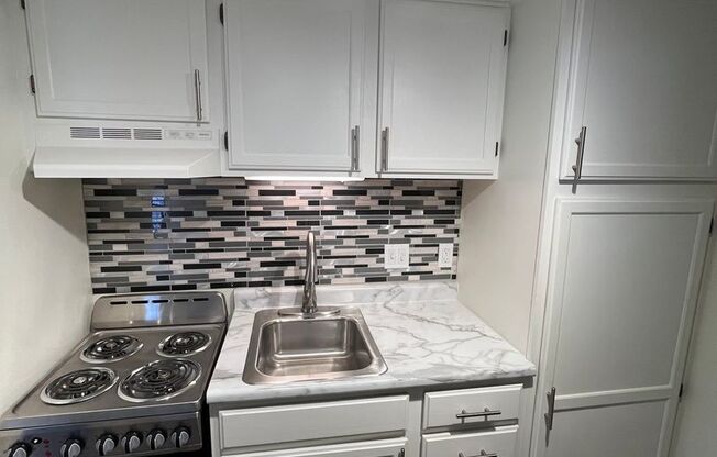 Studio, 1 bath, 400 sqft, $945, Unit 223W