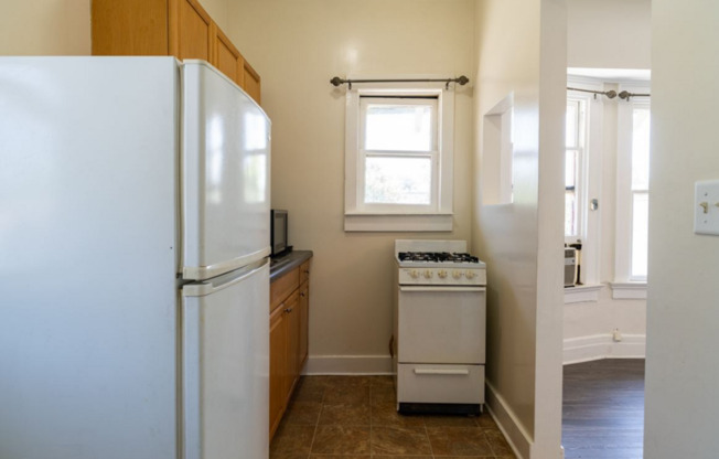 Studio, 1 bath, $1,295