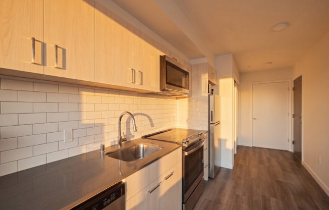 Studio, 1 bath, 437 sqft, $1,602, Unit 307