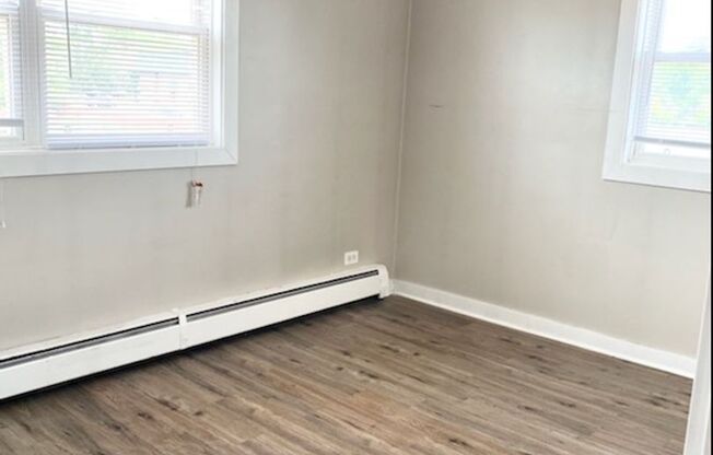 2 beds, 1 bath, $1,695, Unit 420-16