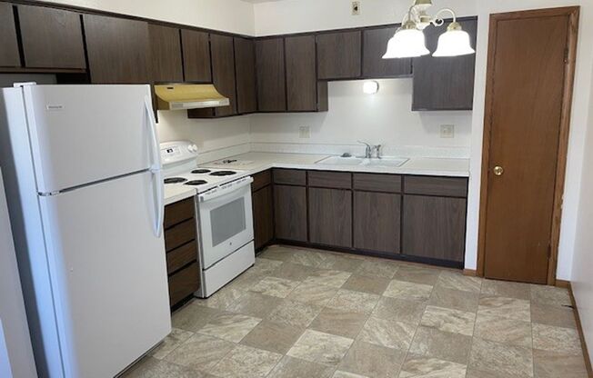 August Management presents the Colonial Apartments in New Holstein