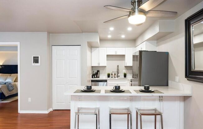 Spacious 2 BD/2BA, condo available for rent now in SDSU Area!