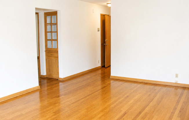 2 beds, 1 bath, 875 sqft, $1,299, Unit 7804 - 2