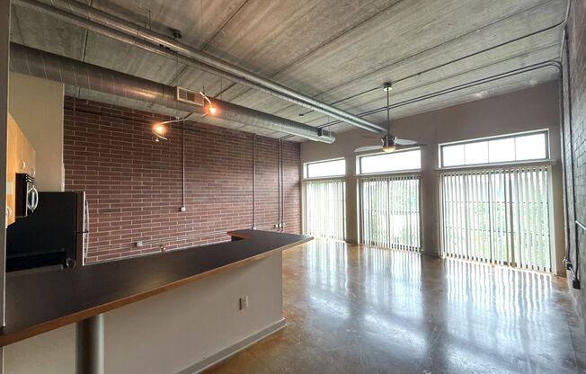 Studio Unit in 626 N Graham Street community