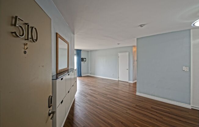 Bright & Spacious, Top-Floor 3BR3BA Condo w/ Spacious Deck w/ City Views, 2-Car Parking & In-Unit Laundry Next to Wilderness Park, Shopping, Schools, Park & Just 2 Mins to Beach!