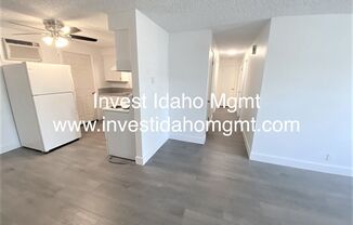 2 beds, 1 bath, $1,225, Unit 4