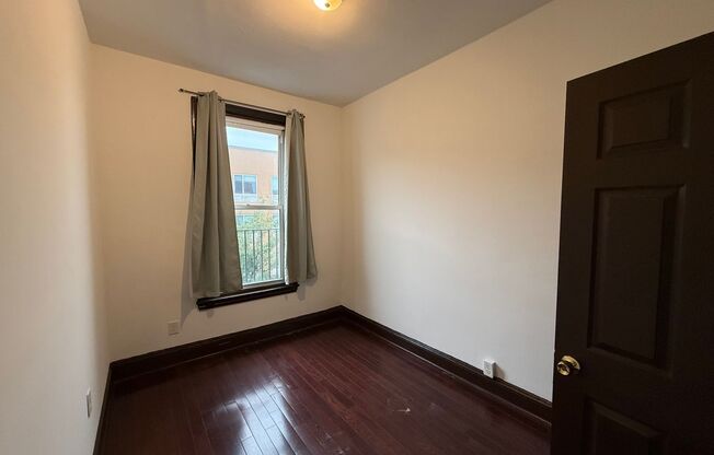 6 beds, 2 baths, 1,600 sqft, $2,000, Unit Unit 3