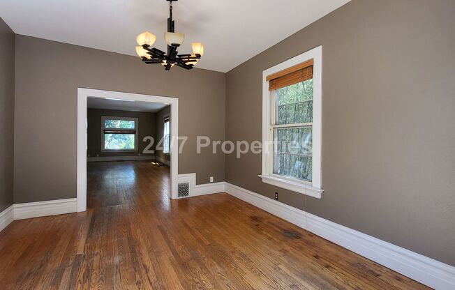 Beautiful Vintage 3 BD | 2.5 BA Home - Nob Hill / Kings Heights