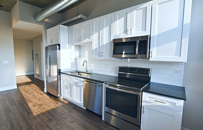 2 beds, 2 baths, 975 sqft, $3,750, Unit 3833-612