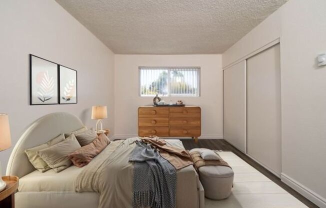 2 beds, 1 bath, 780 sqft, $2,400, Unit 667-M