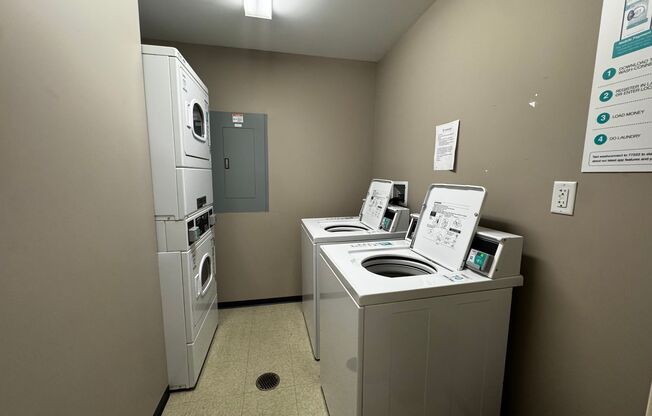 2 beds, 1 bath, $2,200, Unit 404