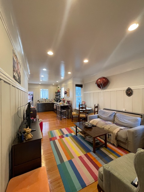 685 4 AVE