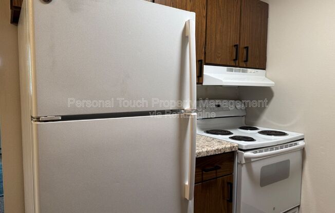 Studio, 1 bath, 400 sqft, $595, Unit 11a