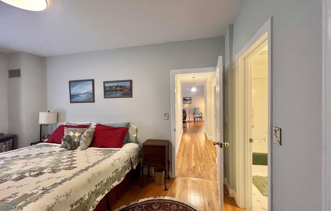 3 beds, 2 baths, 1,291 sqft, $5,800, Unit 402