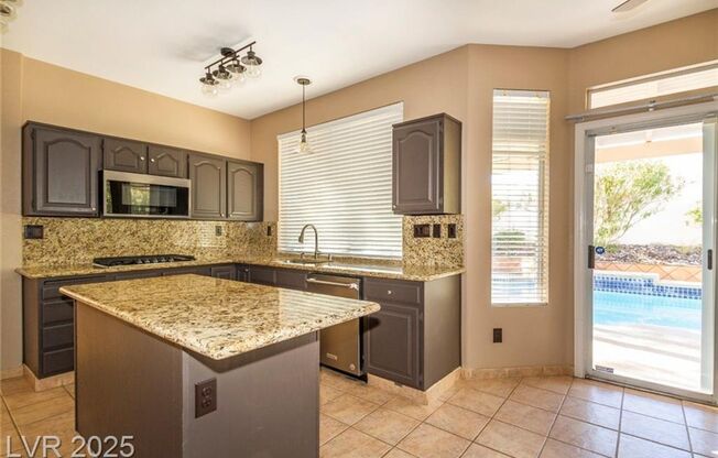 Prime Summerlin 4 bedroom with backyard retreat