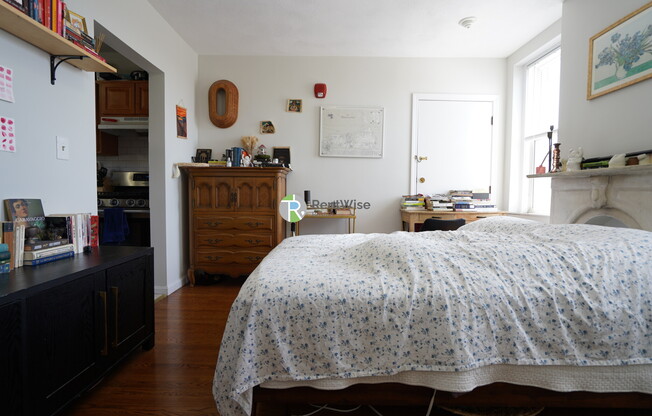 722 E 6 ST