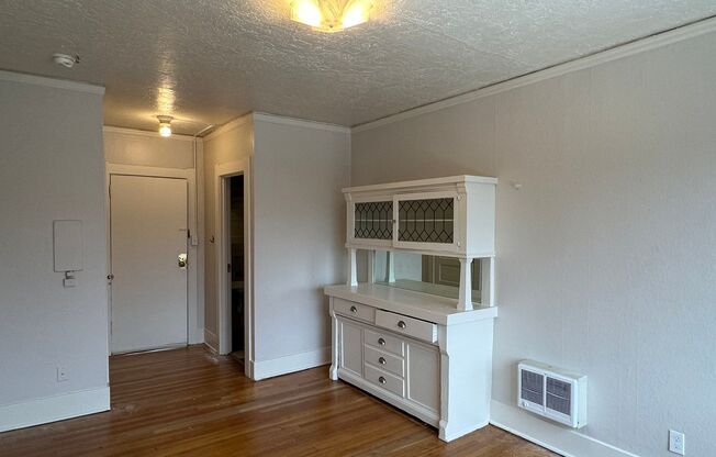 Studio, 1 bath, 330 sqft, $975, Unit 45