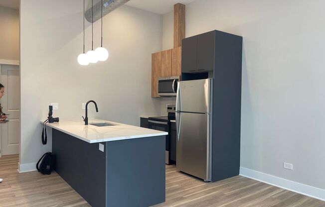 2 beds, 1 bath, 838 sqft, $2,995, Unit 412