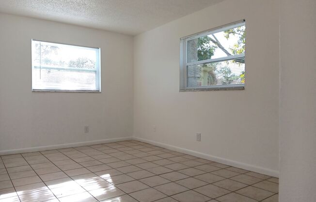 2 beds, 1 bath, $1,500, Unit # 5