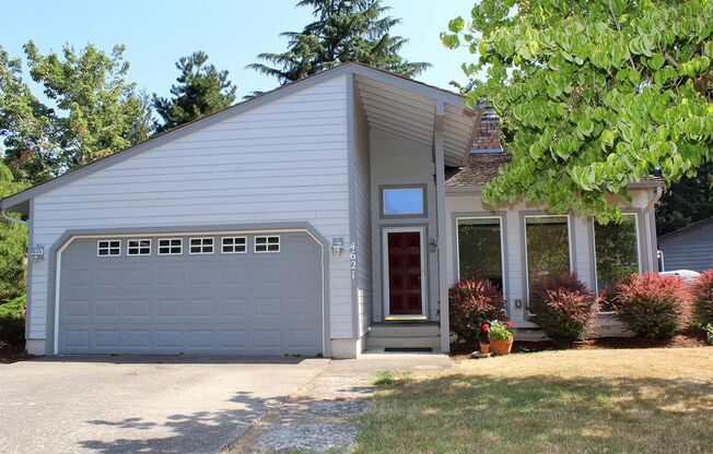 Beautifully Updated Milwaukie 3 Bedroom Split-Level w/Huge Fenced Yard