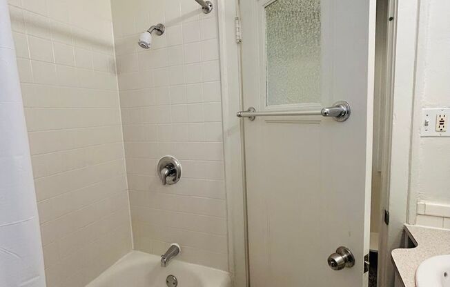 Studio, 1 bath, 241 sqft, $1,230, Unit 209