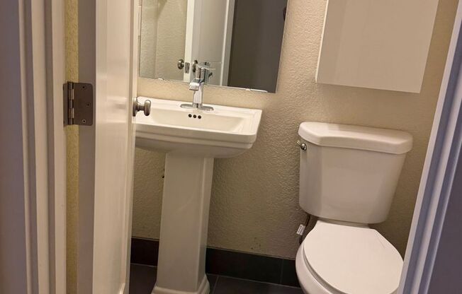 2 beds, 1.5 baths, 1,000 sqft, $1,895, Unit 04