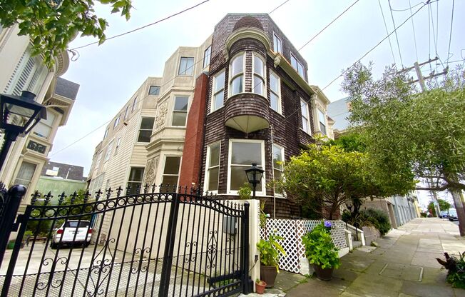 SPACIOUS 4BR! Laundry IN-UNIT! Great Location! DISHWASHER!