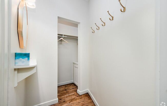 Studio, 1 bath, 300 sqft, $2,050, Unit 411FS