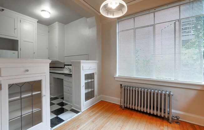 2 beds, 1 bath, 720 sqft, $1,885