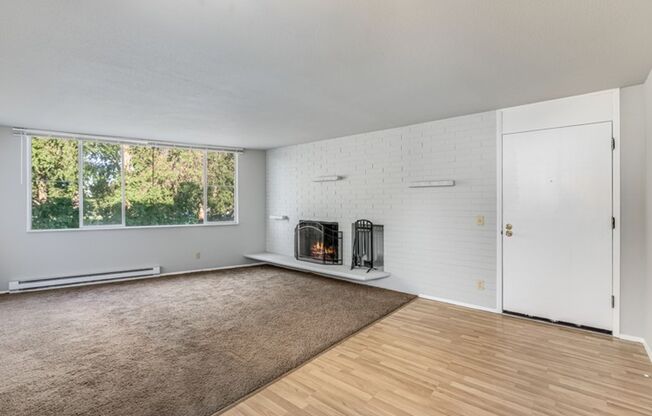 Dolphin Apartments: Leasing Specials! Great location in Kennewick