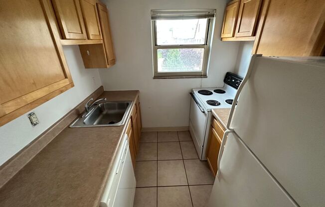 1 bed, 1 bath, 600 sqft, $1,445, Unit 5731 Ellsworth Ave. #B3