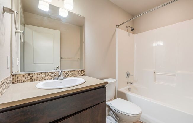 Studio, 1 bath, 490 sqft, $1,100, Unit 207