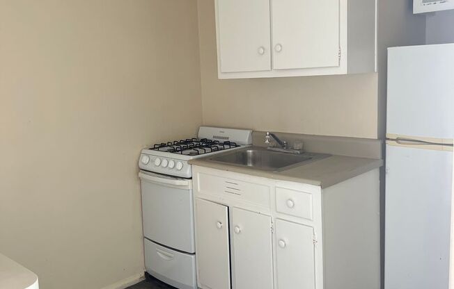 Studio, 1 bath, 400 sqft, $1,100, Unit 525