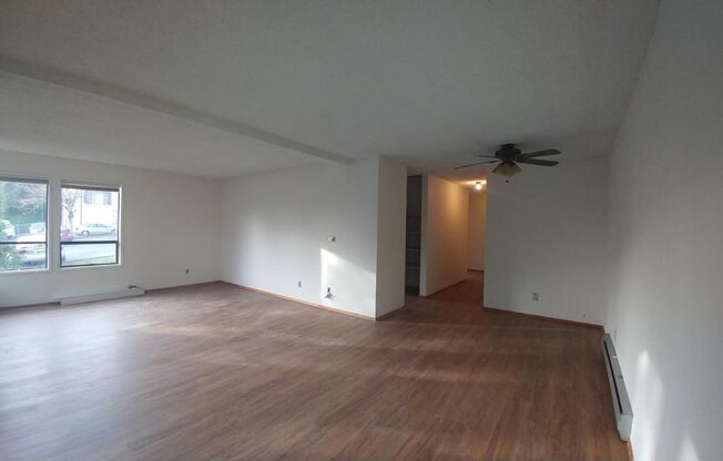 2 beds, 1.5 baths, 1,200 sqft, $1,795, Unit B4