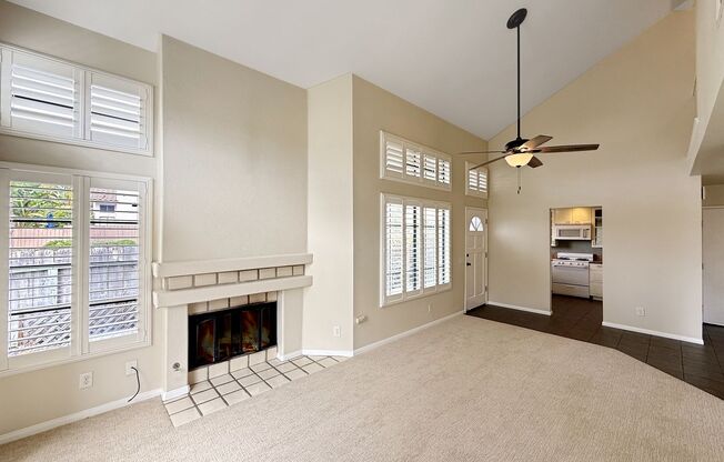 Stunning 3B/3BA Townhome in Carmel Valley!