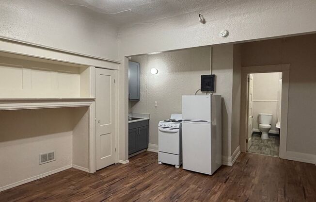 1 bed, 1 bath, 400 sqft, $995, Unit 106
