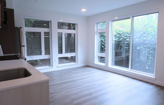 1 bed, 2 baths, 739 sqft, $2,319, Unit 112