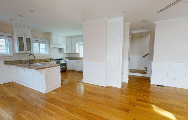 Updated and Spacious Coronado Townhome Available for Longterm Lease!