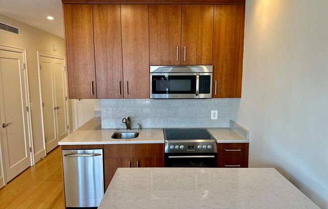 Studio, 1 bath, $2,275, Unit 324