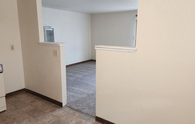 1 bed, 1 bath, 450 sqft, $950, Unit 235-3  323