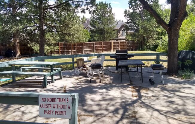 Great location off Leetsdale/Parker and Florida with lots of amenities such as AC, pool, hot tub, club house, washer/dryer in building.