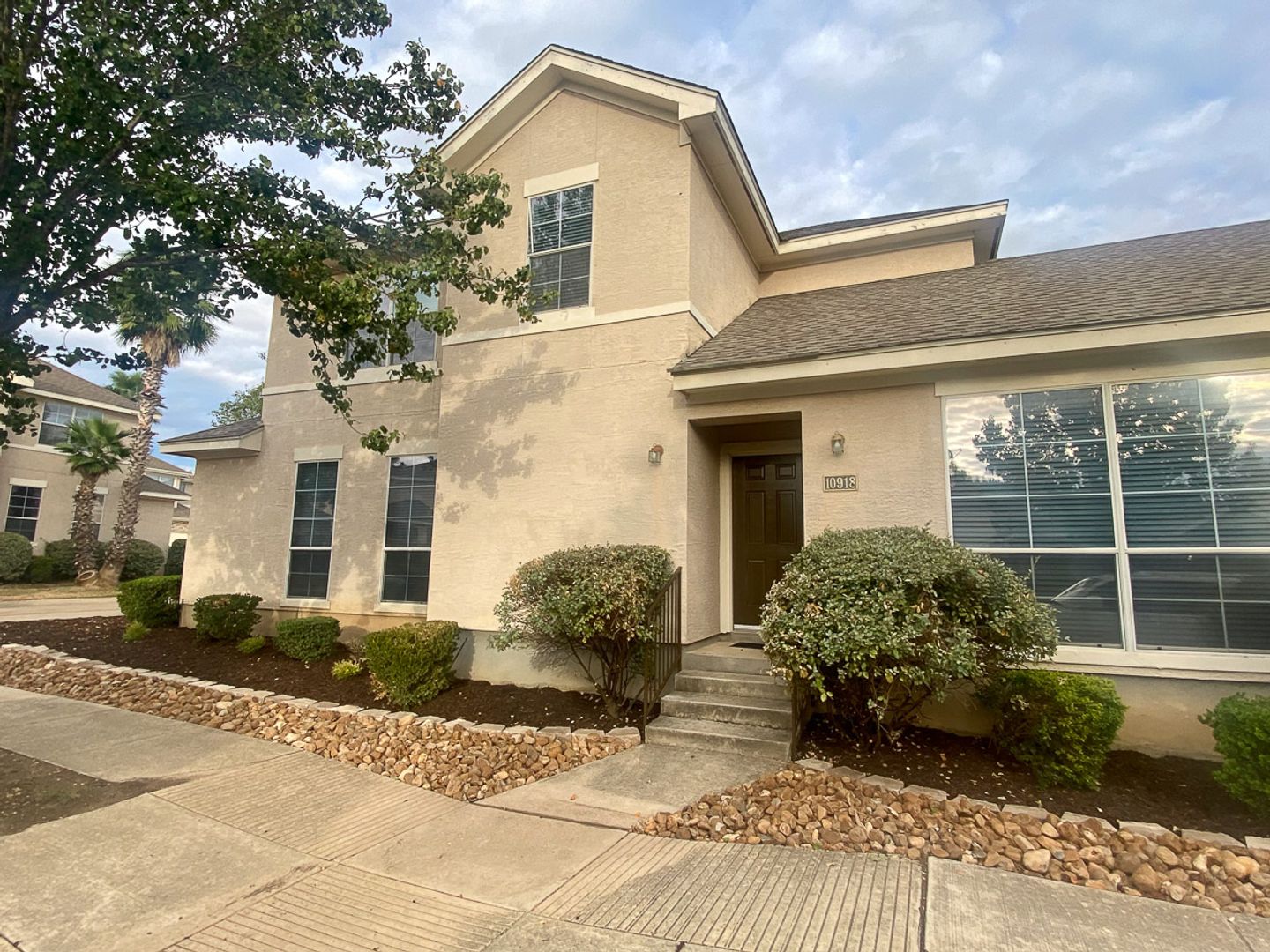 Amazing home with Garage and Backyard 3/2 Yard maintenance included