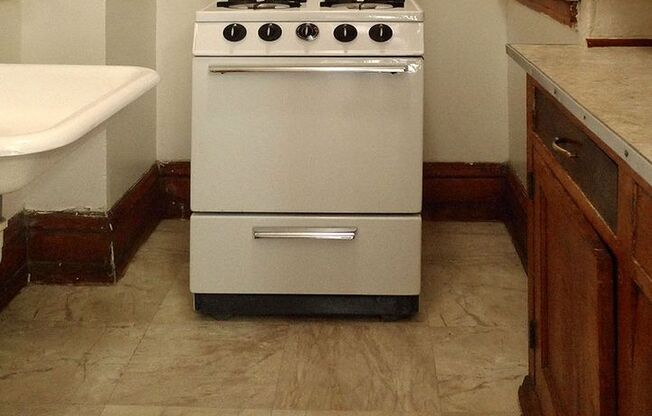 Studio, 1 bath, 375 sqft, $795, Unit 10 - 106