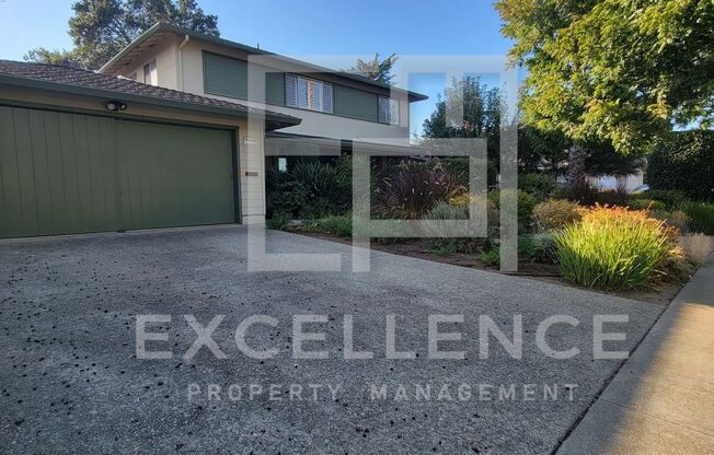 Spacious 5/3 Home With Fully Updated Kitchen, Over 2500SF of Space, Pets Negotiable